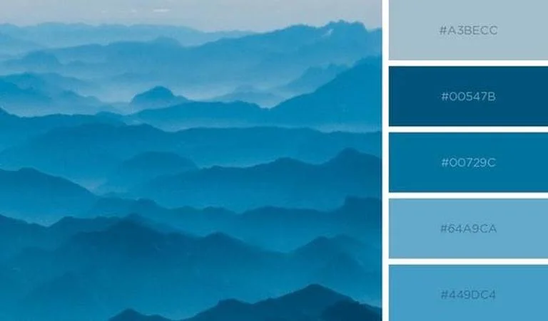 Монохромна цветна схема с различни нюанси, тонове и сенки на един и същи цвят, подредени в градация.